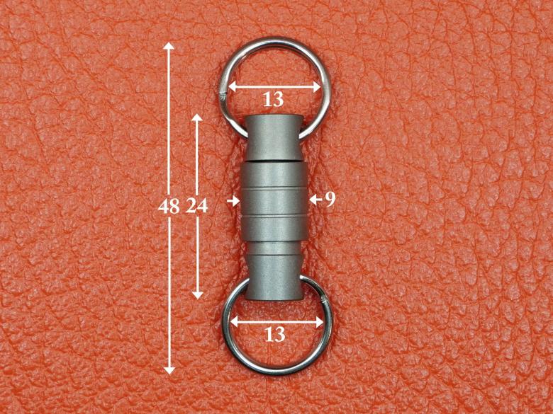 Карабин из титана разъемный вращающийся с насечками (кольца из нержавеющей стали) VipXHoReCa, арт. VH12106