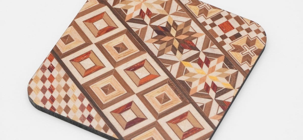 Деревянная подставка Yosegi под чашку  (квадрат, 90мм), арт. NSZ-TB-013-SQ