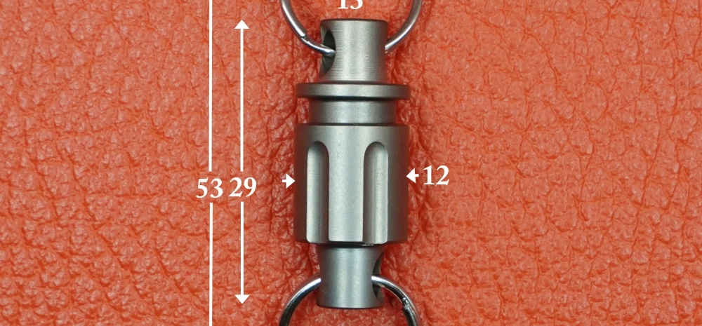 Карабин из титана разъемный вращающийся с насечками (кольца из нержавеющей стали) VipXHoReCa, арт. VH12081