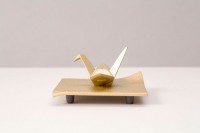 Чугунная подставка IWACHU для аромапалочек, Журавлик оригами на подставке (золото) - Интернет магазин Японских кухонных туристических ножей Vip Horeca