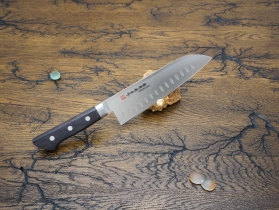 Кухонный нож Fujiwara Kanefusa, серия FKS с проточкой, Santoku 180мм, арт. FKS-22 - Магазин Японских кухонных туристических ножей VIP-HoReCa