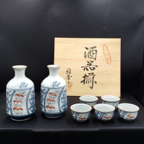 Винтажный набор посуды для саке Arita 有田焼 (2 кувшина, 5 чашек. Япония 1990-2010гг.), арт. 80s247 - Магазин Японских кухонных туристических ножей VIP-HoReCa