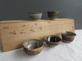 Винтажный набор посуды для саке Shigaraki 信楽焼 (5 чашек. Япония 1990-2010гг.), арт. 80s278-00 - Магазин Японских кухонных туристических ножей VIP-HoReCa