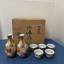 Винтажный набор посуды для саке Kutani 九谷焼 (2 кувшина, 5 чашек. Япония 1990-2010гг.), арт. FWA08-55 - Магазин Японских кухонных туристических ножей VIP-HoReCa