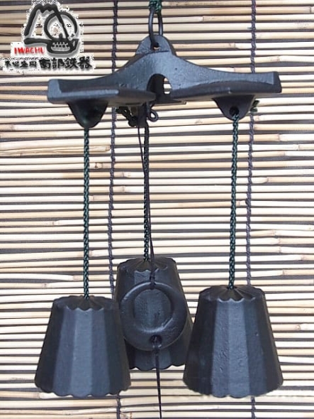 Фурин IWACHU Пагода и 3 колокольчика (черный), арт. 27149