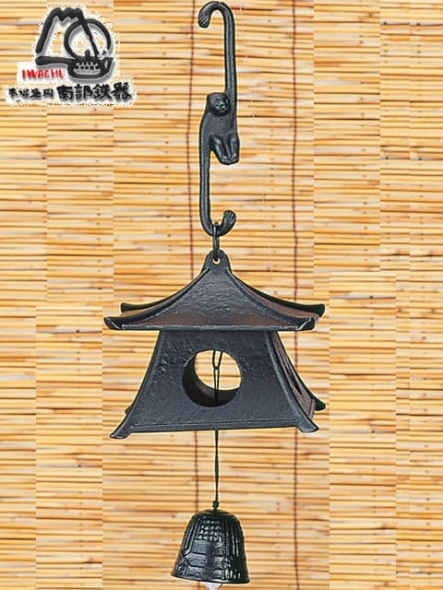 Фурин IWACHU Обезьянка, пагода и колокольчик (черный), арт. 27003