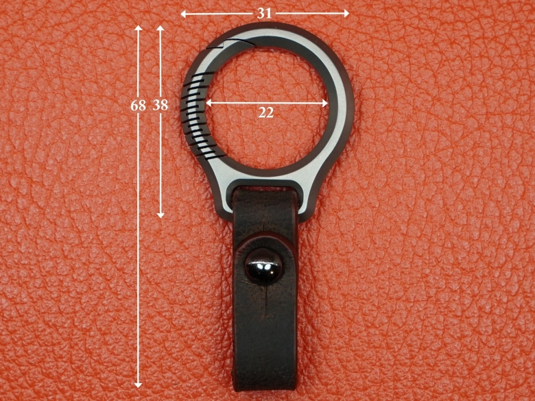 Карабин титановый c кожаным ремешком VipXHoReCa, арт. VH12069