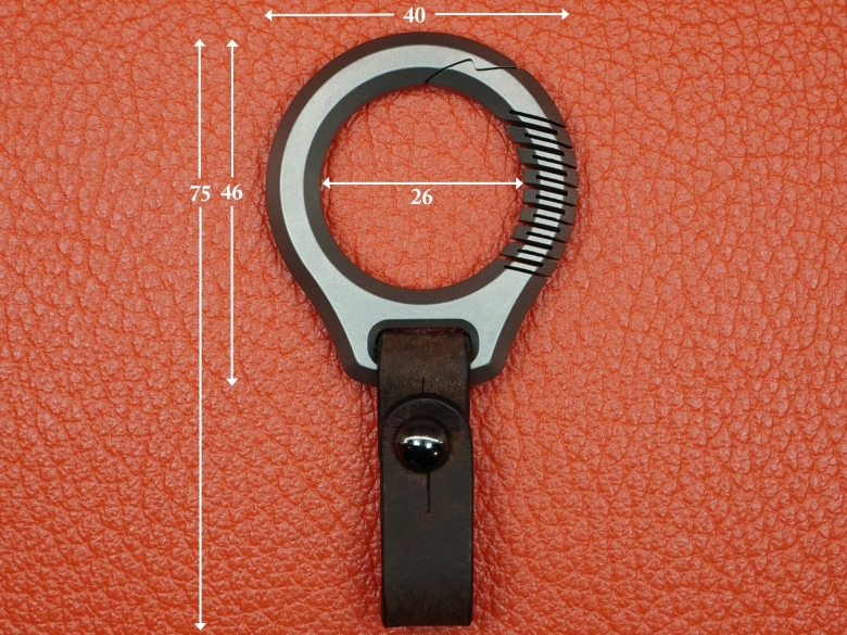 Карабин титановый c кожаным ремешком VipXHoReCa, арт. VH12070