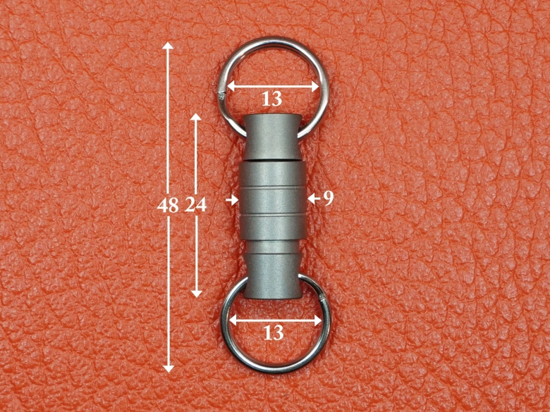 Карабин из титана разъемный вращающийся с насечками (кольца из нержавеющей стали) VipXHoReCa, арт. VH12106